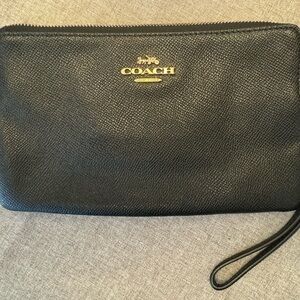 COACH Large Corner Zip Wristlet, Gently Used w/ Tags